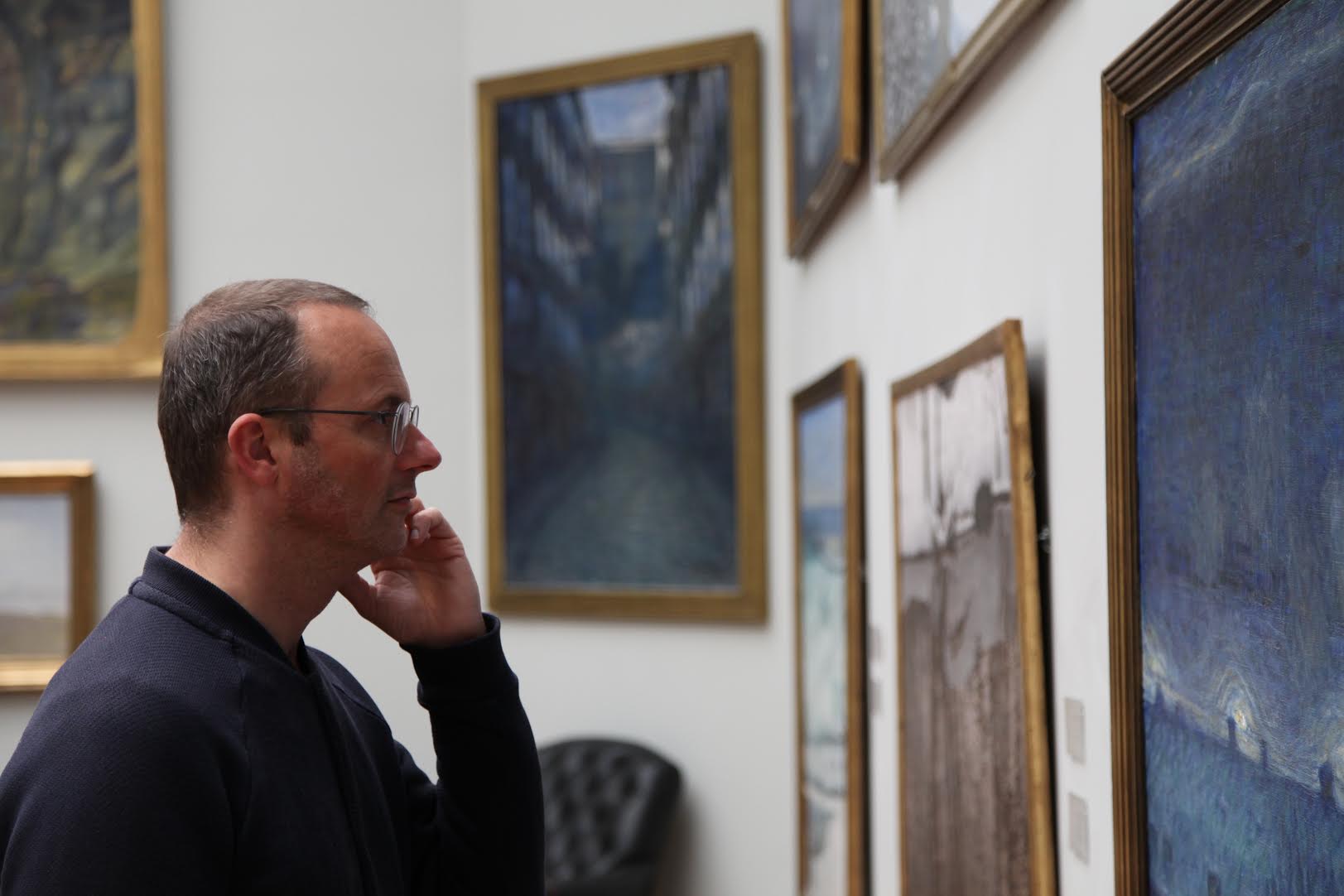 Konstnären Benny Nemerofsky Ramsay ger besökaren på Thielska nya upplevelser med sitt verk Interludes.