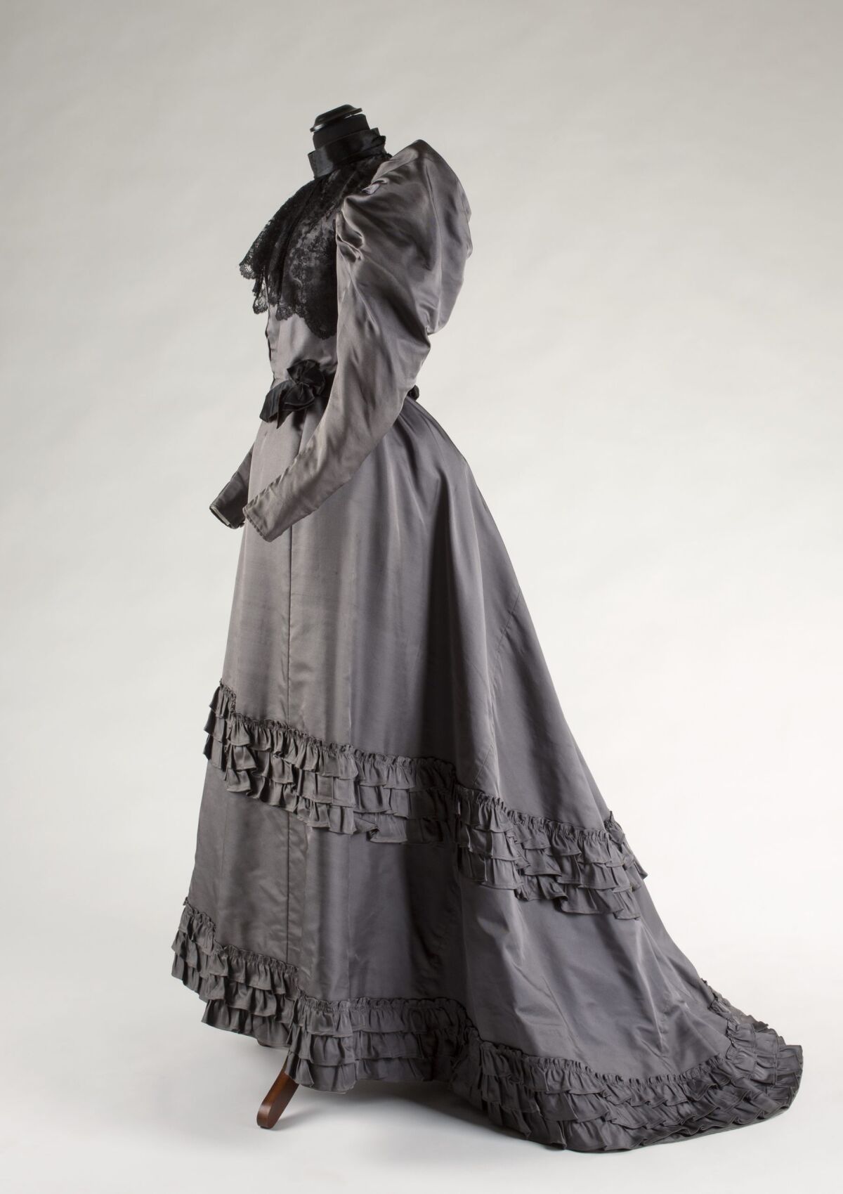 Augusta Lundin, eveningdress. silk, 1893, Malmö museums