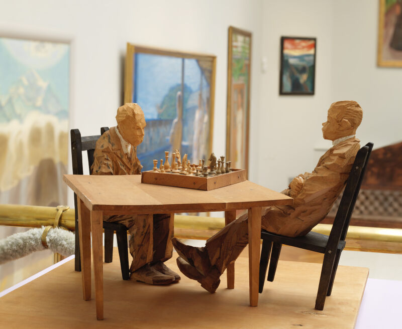 Axel Döderhultarn Petersson, Schackspelaren, Döderhultarnmuseet i Oskarshamn. Foto: Per Myrehed